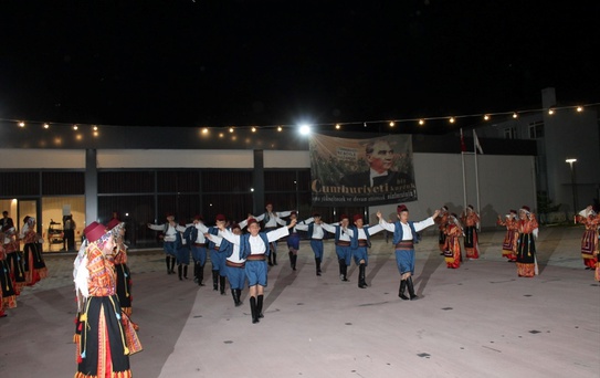 Öğrencilerden 'Anadolu'nun Ayak İzleri' Gösterisi