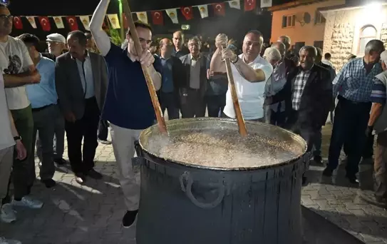 Çay'da Aşure Gecesi Kutlandı