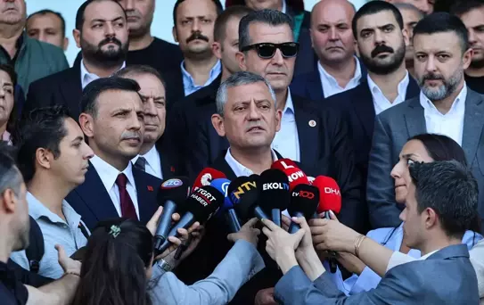 CHP Genel Başkanı Özel, İstanbul Adliyesi önünde konuştu Açıklaması