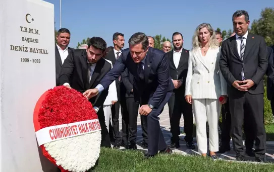 CHP, 102. Yılını Kabir Ziyareti ile Kutladı