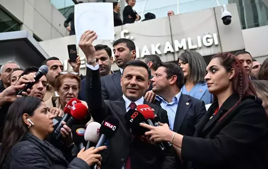 Özgür Çelik mazbatayı alır almaz Gürsel Tekin'e çattı
