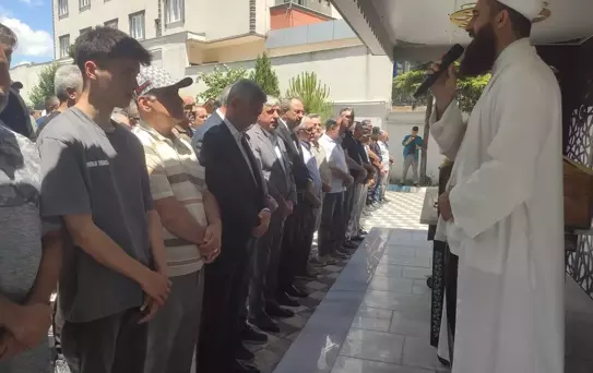 102 Yaşındaki Şükriye Yılandiloğlu Hayatını Kaybetti