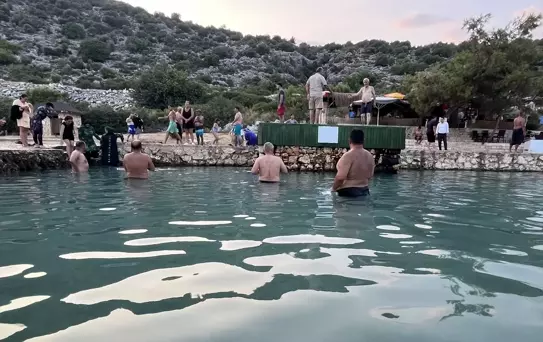 Demre'de Burguç Suyu Yazın Serinletiyor