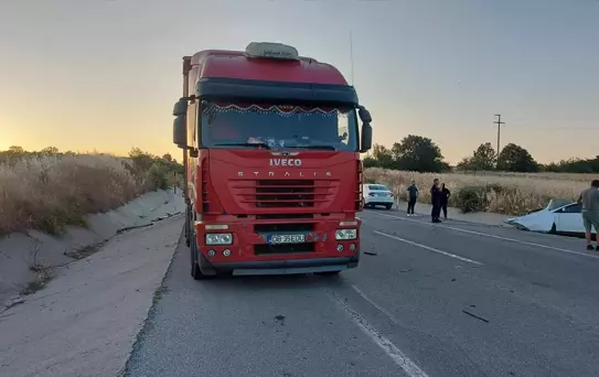 Edirne'de Otomobil Tıra Çarptı: Bir Yaralı