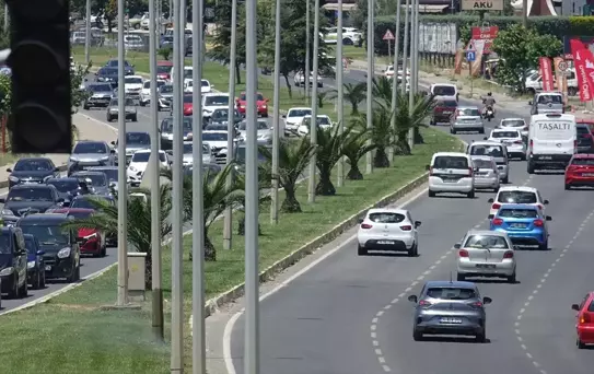 Edremit'te Dönüş Trafiği Yoğunlaştı