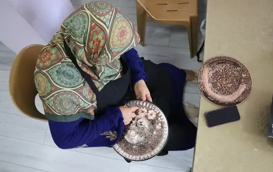 Erzincan'da Kadınlar Bakır İşlemeciliğini Yaşatıyor