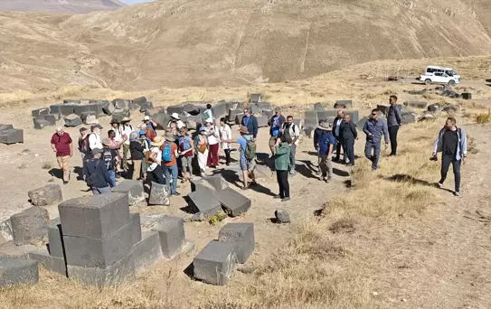 Yerli ve Yabancı Ziyaretçiler Kef Kalesi'nde