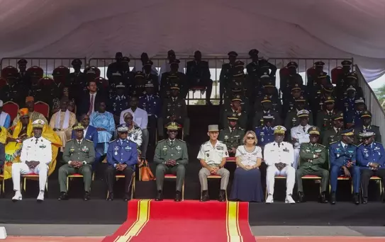 Fransa, Senegal'deki Askeri Üssünü Teslim Etti