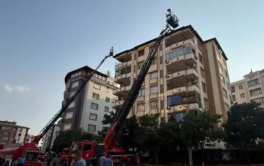 Gaziantep'te apartmanın çatısı yangında hasar gördü