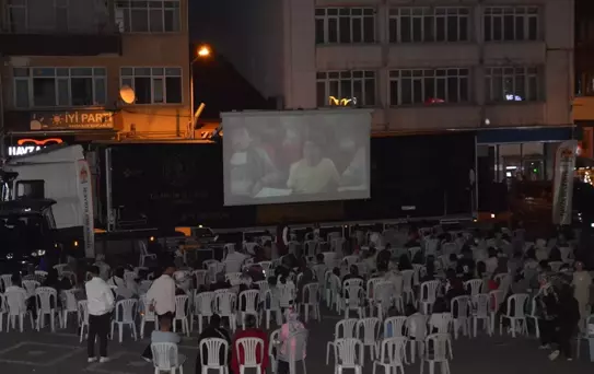 Gezen Sinema Tırı Havza'da Çocuklarla Buluştu