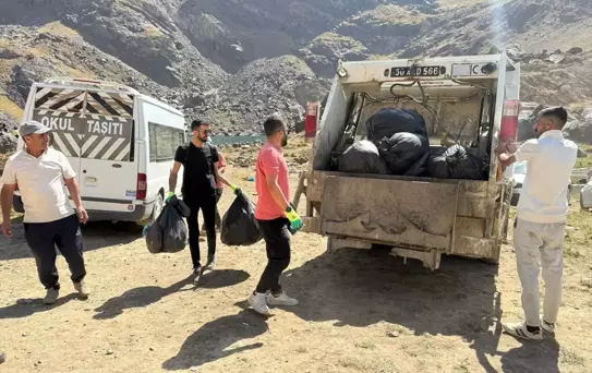 Yüksekova'da Doğa Temizliği
