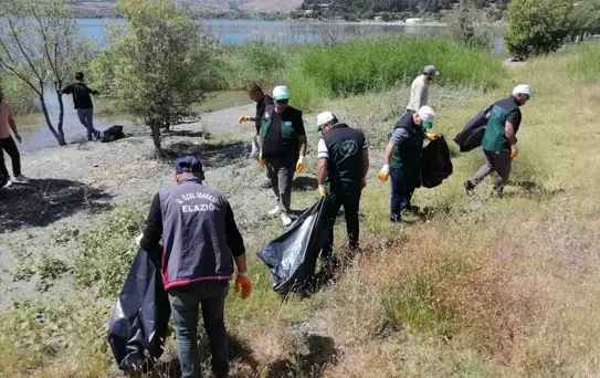 Hazar Gölü'nde Temizlik Çalışması