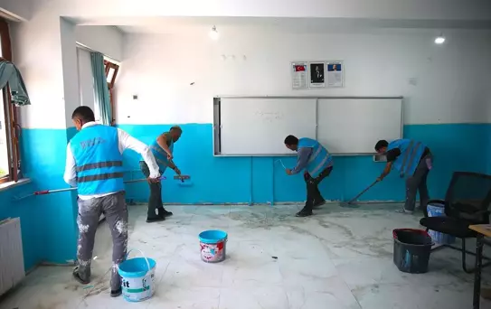 Hükümlüler Okulları Hazırlıyor