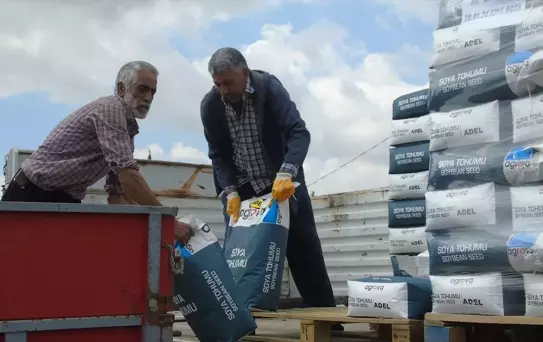 İslahiye'de Soja Tohumu Dağıtımı Yapıldı