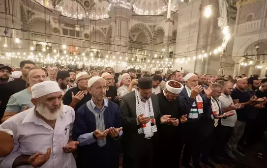 Fatih Camisi'nde Gazze için Dua