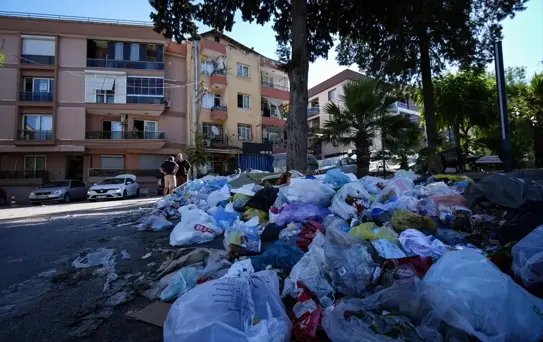 Buca'da Çöp Sorunu Çığ Gibi Büyüyor
