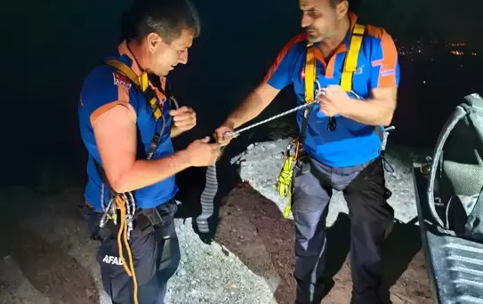 Kemalpaşa'da 3 Genç Mahsur Kaldı