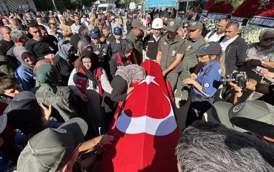 İzmir'deki orman yangınında şehit olan dozer operatörü İbrahim Demir'in cenazesi, Konya'da defnedildi