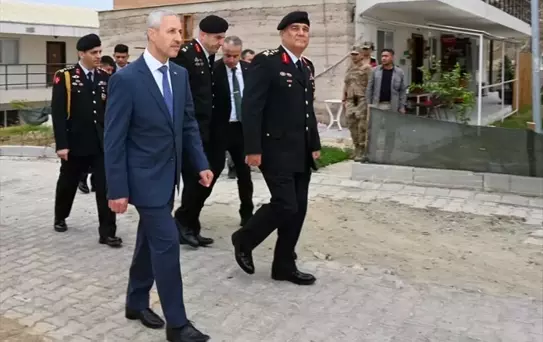 Jandarma Komutanı Hatay'da Konutları İnceledi