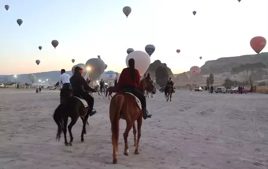 Kapadokya'da At ve Balon Festivali