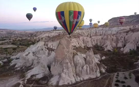 Kapadokya'da Sıcak Hava Balonları Uçuşa Geçti