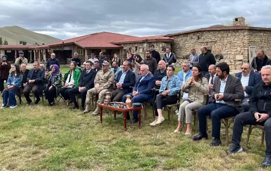 Topraktan Kopuşun Hikayesi Bayburt'ta Sergilendi