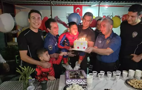 Polisten Duchenne Hastasına Doğum Günü Sürprizi