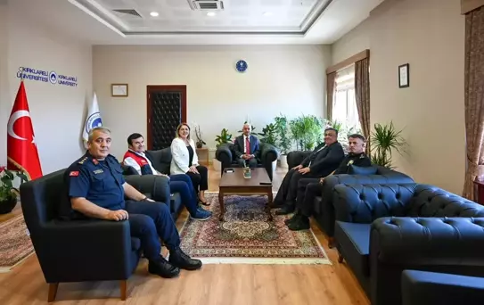 Vali Turan, Rektör Ak'ı Ziyaret Etti
