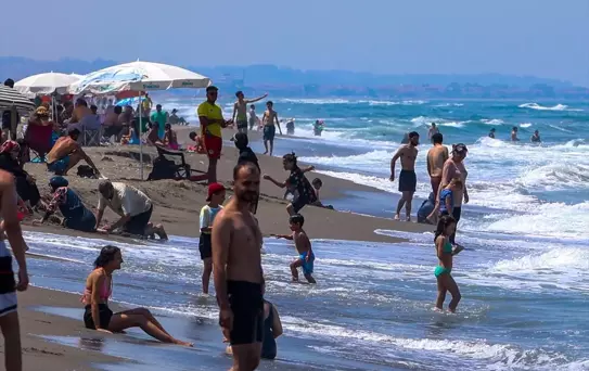 Kocaali'de Sıcak Hava, Plajları Doldurdu