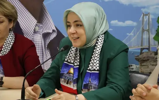 Kocaeli'de AK Parti'li kadınlar gökyüzüne Filistin bayrağının renklerinde balonlar bıraktı