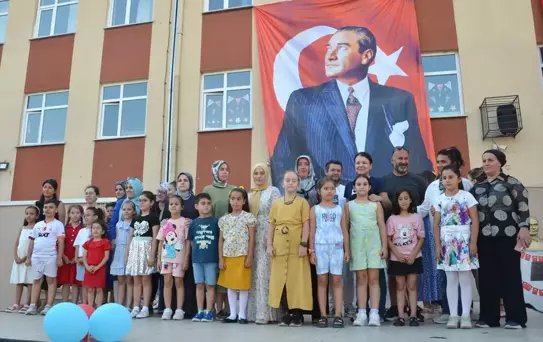 Karamürsel'de Kitap Okuma Yarışması Ödülleri Verildi