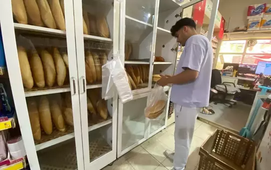 Hayırseverden Ücretsiz Ekmek Dağıtımı