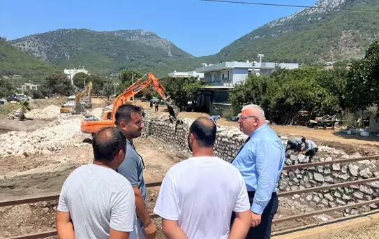 Karaöz'de Dere Islah Çalışmaları İncelendi