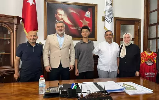 LGS'de Tam Puan Alan Öğrenciye Tebrik