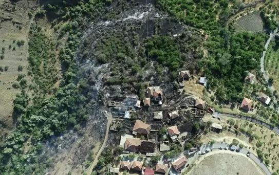 Kale'de Yangın: 6 Ev Kullanılamaz Hale Geldi