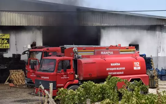 Manisa'da Depoda Yangın