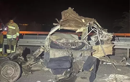 Akhisar'da Otomobil-Kamyon Çarpışması: 2 Ölü