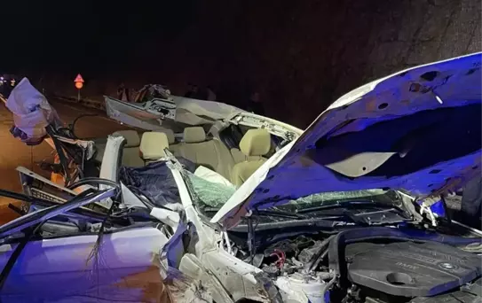 Hurdaya dönen otomobilde yaşlı çifti ölüm ayırdı
