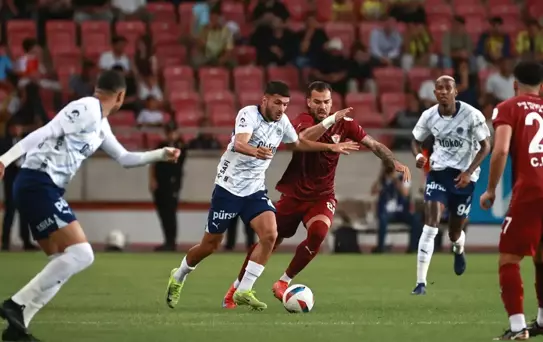 Mersin'de tüm stat Ali Koç'u istifaya davet etti