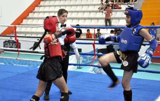 Minik ve Yıldızlar Türkiye Muaythai Şampiyonası Kars'ta başladı