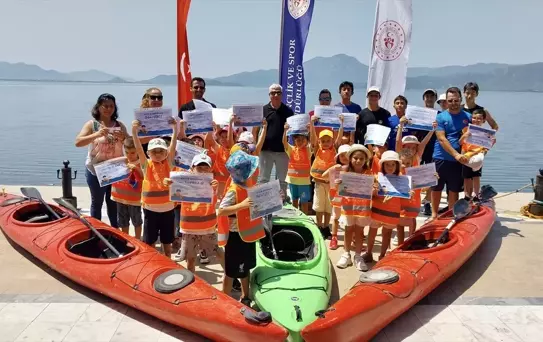 Köyceğiz'de Anaokulu Öğrencileri Kano Çekti