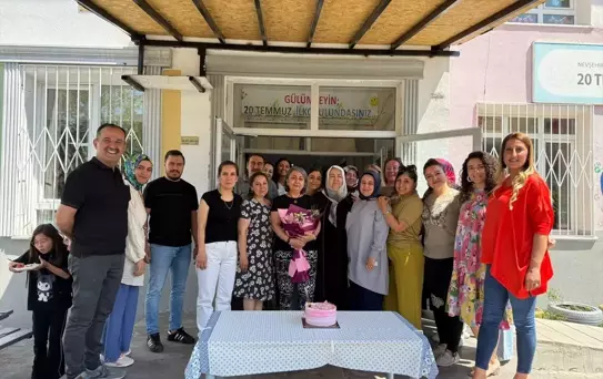 Emekli Öğretmene Unutulmaz Veda