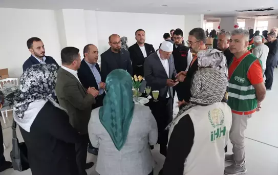 İHH Hayır Çarşısı Açıldı