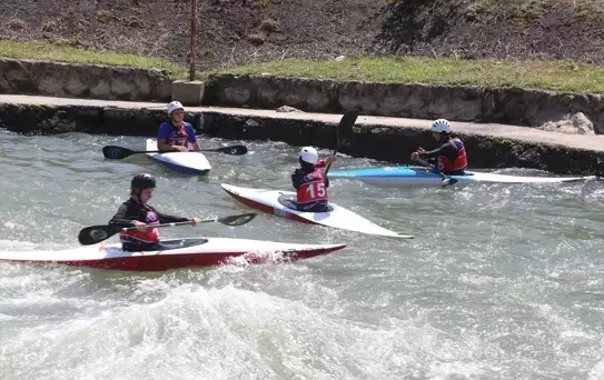 Rize'de Kano ve Kayak Cross Şampiyonası
