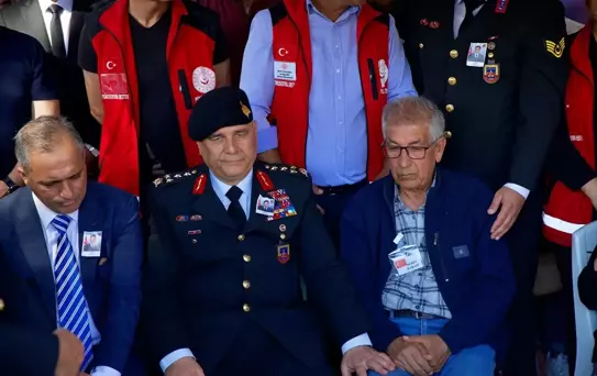 Şehit Jandarma Astsubay Çavuş Kemal Özgür'ün cenazesi Osmaniye'de defnedildi