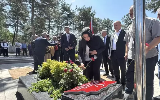Şehit öğretmen Şenay Aybüke Yalçın, vefatının 8. yılında Çorum'daki kabri başında anıldı