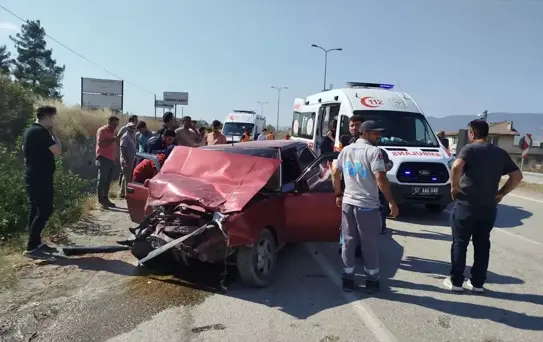 Sinop'ta Otomobil Çarpışması: 3 Yaralı