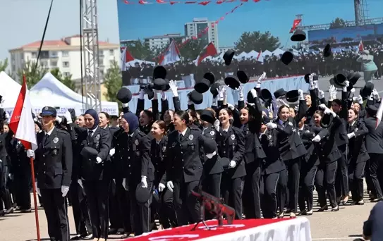 Sivas'ta eğitimini tamamlayan 348 kadın polis adayı mezun oldu
