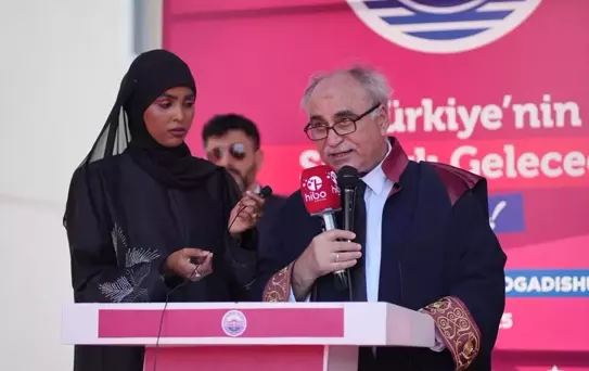 Somali Mogadişu Recep Tayyip Erdoğan Sağlık Bilimleri Fakültesinde mezuniyet sevinci yaşandı