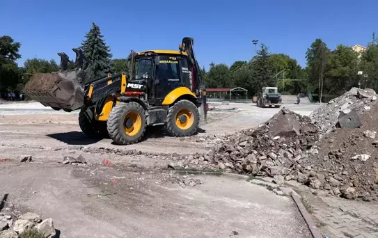 Dutluk Parkı Yenileniyor